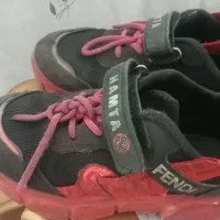 دوجفت کفش سالم یکی سایز۲۸ اون یکی کفش چمنی سایز ۳۵