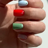 استخدام ناخن کار و مژه کار