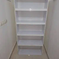 ویترین و قفسه چوبی