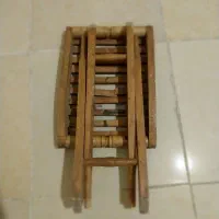 چهار پایه چوبی