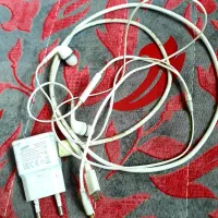 شارژر اندرویدی و هندزفری