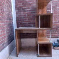 میز تحریر و کتابخانه