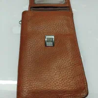 کیف چرم مردونه کارکرده ولی تمیز و سالمه