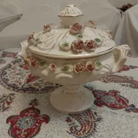 ظرف پایه دار چینی گل برجسته