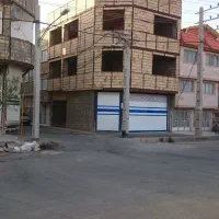 ساختمان سه طبقه نیمه کاره