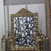 گلدان گل و آینه شمعدان