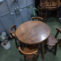 میز گرد چوبی