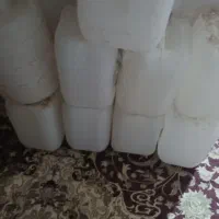 تعداد زیادی بشکه ۱۰ لیتری برافروش