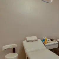 تخت و صندلی و ترولی