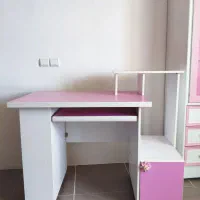 میز تحریر و کامپیوتر