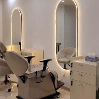 اجاره اتاق و میز ناخن و تخت مژه کار و میکروکار|اجارهٔ دفتر کار، اتاق اداری، مطب|رشت, جهاد|دیوار