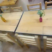میز و صندلی چوبی با کیفیت خیلی خوب