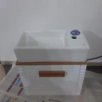 روشویی و کابین سرویس بهداشتی