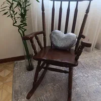 صندلی راک با کوسن پولکی