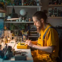 استخدام تعمیرکار کنسول بازی