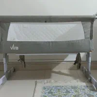 تخت کنار مادر