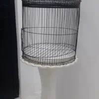 قفس در حد نو با پایه زیرش