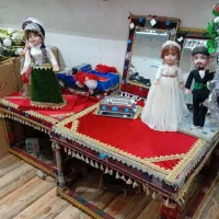 جایگاه با گل مصنوعی تزیین شده ،کرسی و عروسک|گل مصنوعی|بروجرد, |دیوار