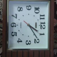 یک عدد ساعت دیواری عتیقه