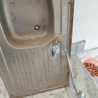 یک عدد سینک با شیر اهرمی
