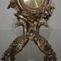 ساعت کنار سالنی