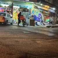 مغازه-دو-نبش-و-سه-دهنه-کف-خیابان-دور-میدون