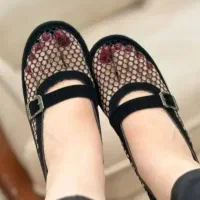 جوراب زنانه و پاپوش