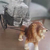 تندیس شیر و جام و ساغر
