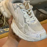 کفش کتونی بالنسیاگا