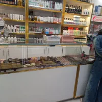 دکور مغازه آرایشی