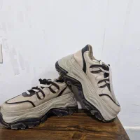 کفش ساق دار دخترونه خیلی کم کار کرده ۳۰۰ تومن