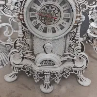 آینه و شمعدان همراه ساعت دیواری و ساعت رومیزی