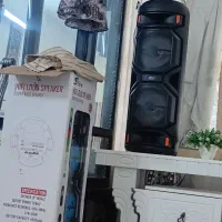 اسپیکر با میکروفن و رقص نور