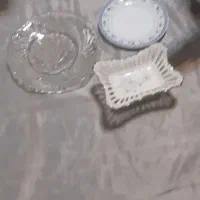تعدادی ظرف و ظروف