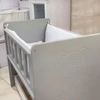 تخت گهواره ای کنار مادر