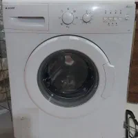 یک عدد ماشین لباسشویی تمام اتوماتیک