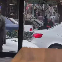 ویتر و کمک باریستا خانوم