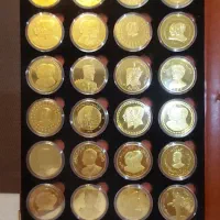یک آلبوم پر سکه کلکسیونی