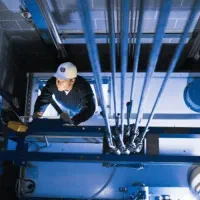 نیرو آشنا به جوشکاری و توان کارفیزیکی آسانسورایمان