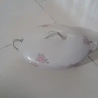 مقداری وسیله آشپزخونه بفروش میرسید