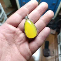 گردنبند عقیق زرد اشکی