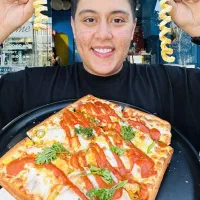 پیتزا زن و کارگر ساده محدوده نارمک و هفت حوض