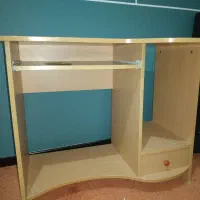 میز کامپیوتر تمیز و سالم با کشو