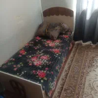 تخت خواب و کمد .