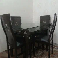 میز غذاخوری کاملا سالم درحدنو