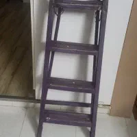 یک عددنردبان فلزی پنج پله