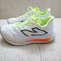 2 عدد کتونی نیوبالانس 2002 و فیول سل|کیف، کفش، کمربند|مهاجران, |دیوار