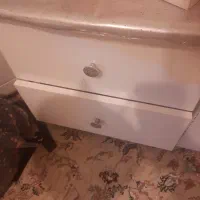 یک عدد دراور ایینه دار و پاتختی و نشیمن چرم|تخت و سرویس خواب|تهران, یوسف‌آباد|دیوار