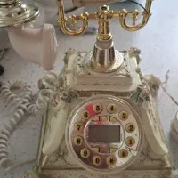 تلفن.پادری و فرش راهرو