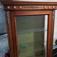 ویترین کاملا چوب گردو در حد نو
